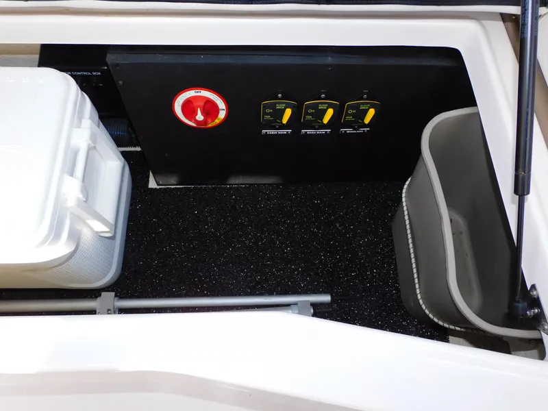 Slide: The Image of Regal 28 Express 2016 - 34