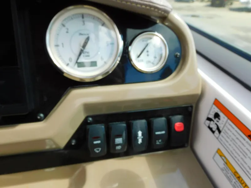 Slide: The Image of Regal 28 Express 2016 - 40