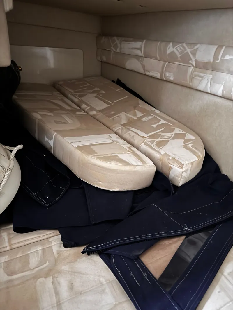 Slide: The Image of Sea Ray 270 Sundancer 1997 - 18