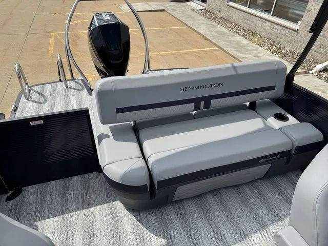 Slide: The Image of Bennington M Swingback 24 MSB 2025 - 12