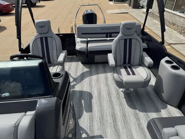 Slide: The Image of Bennington M Swingback 24 MSB 2025 - 14