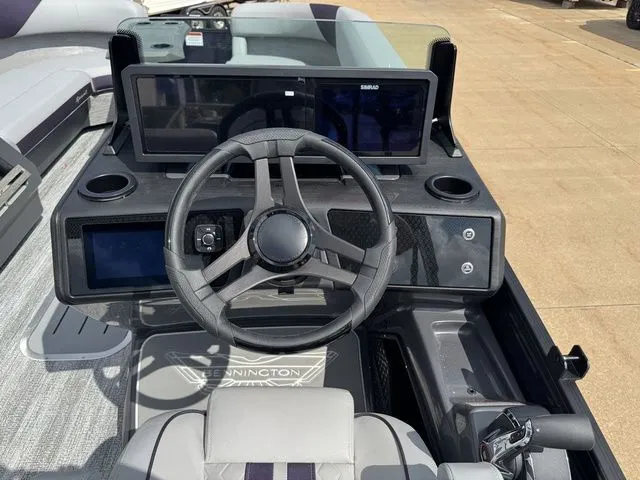 Slide: The Image of Bennington M Swingback 24 MSB 2025 - 16