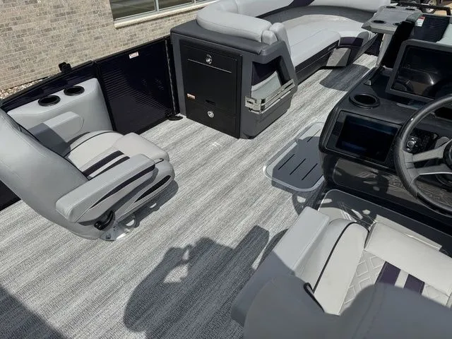 Slide: The Image of Bennington M Swingback 24 MSB 2025 - 17