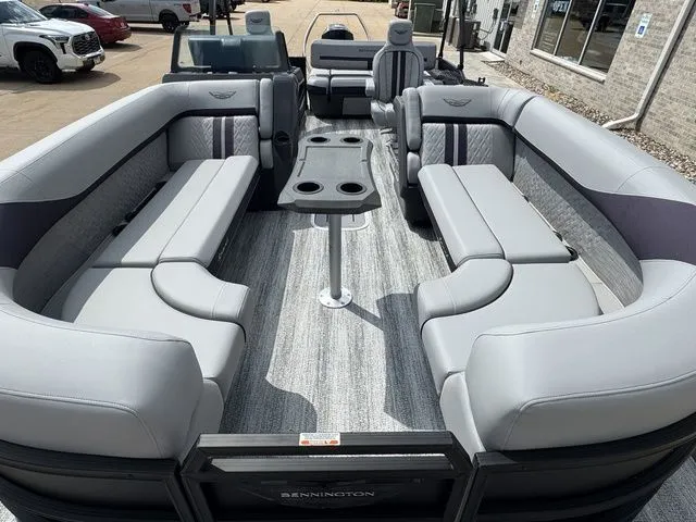 Slide: The Image of Bennington M Swingback 24 MSB 2025 - 22