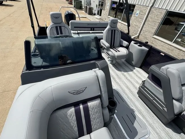 Slide: The Image of Bennington M Swingback 24 MSB 2025 - 25