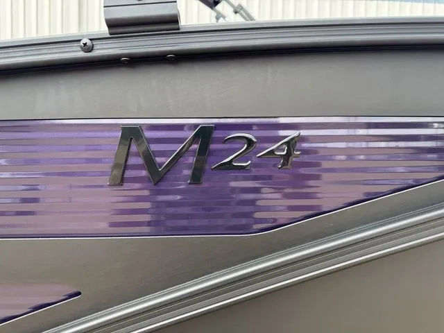 Slide: The Image of Bennington M Swingback 24 MSB 2025 - 26