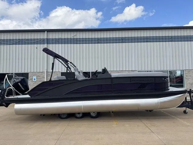 Slide: The Image of Bennington M Swingback 24 MSB 2025 - 3