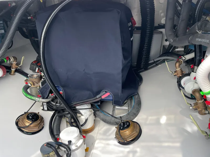 Slide: The Image of Everglades 375 Center Console 2026 - 52