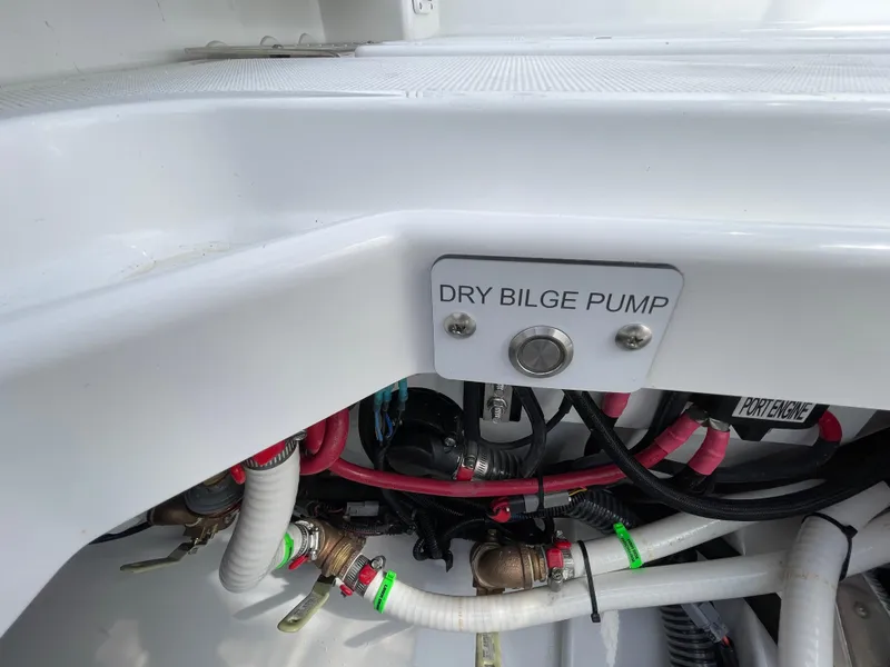 Slide: The Image of Everglades 375 Center Console 2026 - 53