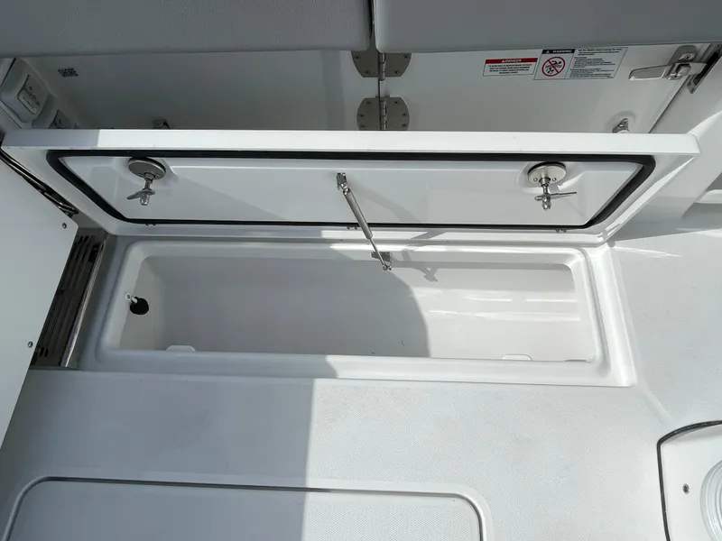 Slide: The Image of Everglades 375 Center Console 2026 - 56