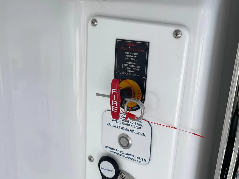 Slide: The Image of Everglades 375 Center Console 2026 - 58