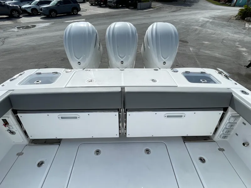 Slide: The Image of Everglades 375 Center Console 2026 - 61