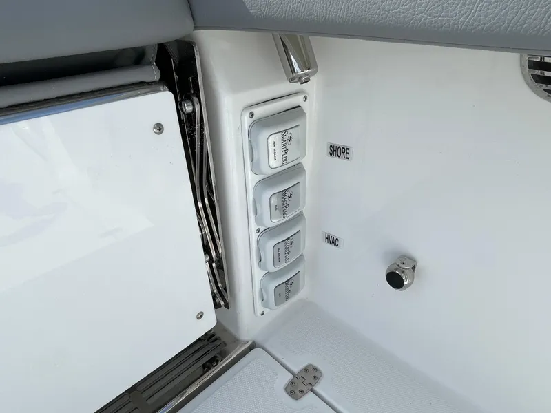 Slide: The Image of Everglades 375 Center Console 2026 - 64