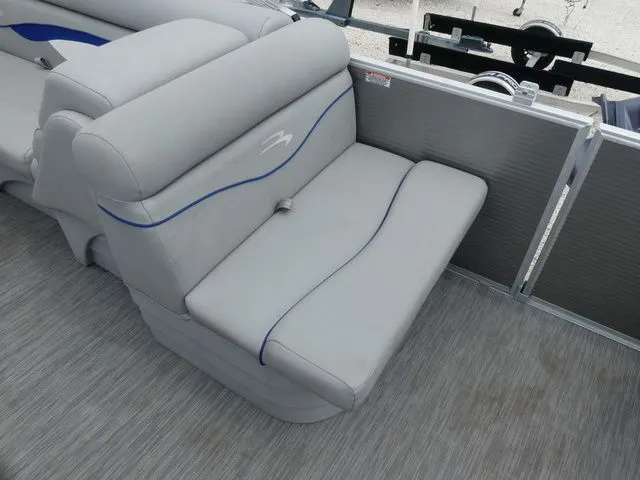 Slide: The Image of Bennington 22 SS 2022 - 12