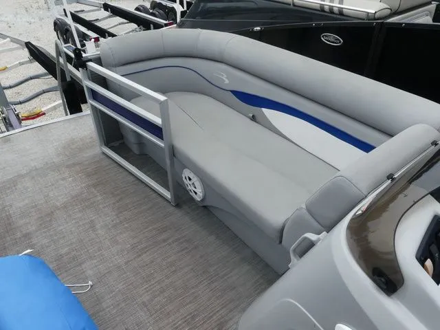 Slide: The Image of Bennington 22 SS 2022 - 13