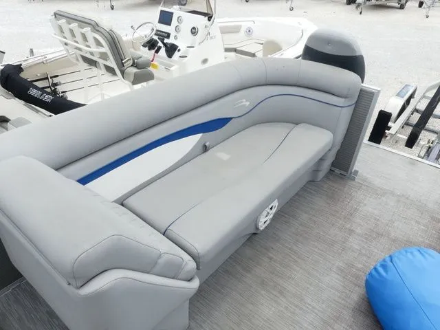 Slide: The Image of Bennington 22 SS 2022 - 14