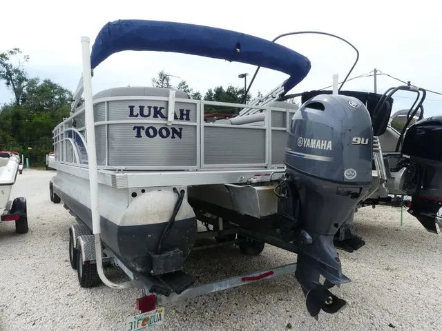 Slide: The Image of Bennington 22 SS 2022 - 3