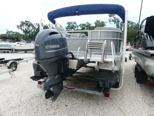 Slide: The Image of Bennington 22 SS 2022 - 4