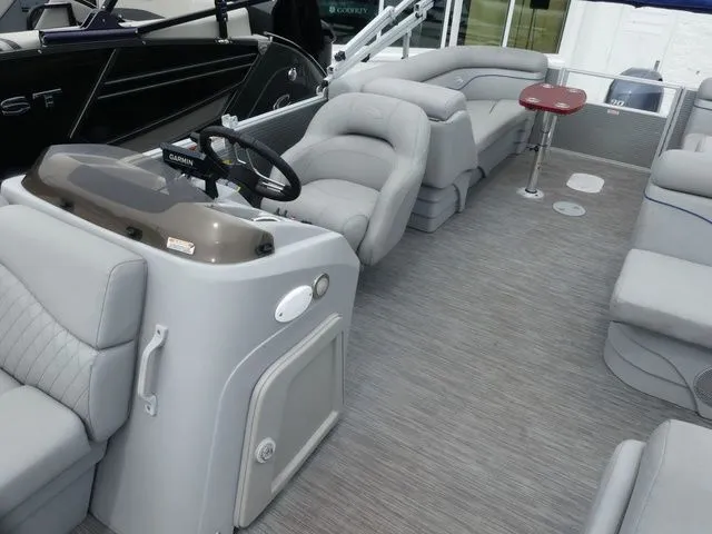 Slide: The Image of Bennington 22 SS 2022 - 5