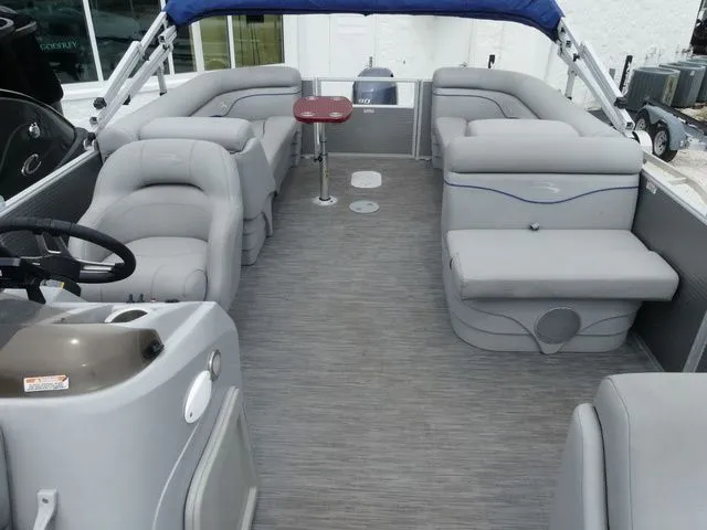 Slide: The Image of Bennington 22 SS 2022 - 6