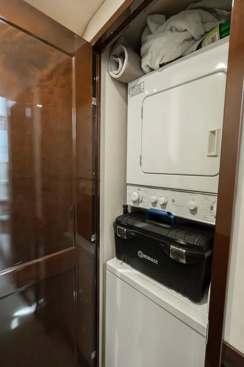 Slide: The Image of Sea Ray 58 Sedan Bridge 2008 - 61