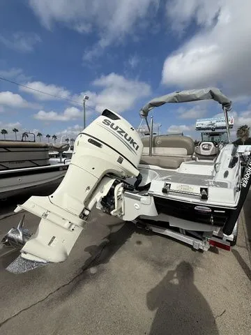 Slide: The Image of Crownline Boats 21XS 2018 - 5