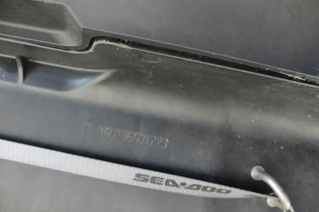 Slide: The Image of Sea-Doo Switch® Cruise 18-130 hp 2023 - 5