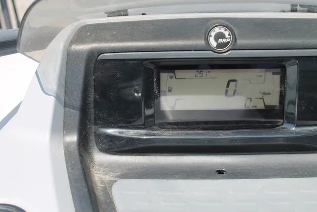 Slide: The Image of Sea-Doo Switch® Cruise 18-130 hp 2023 - 8