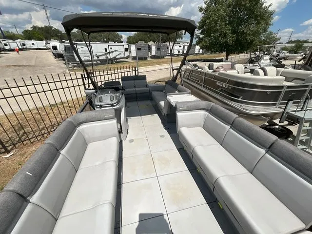 Slide: The Image of Sea-Doo SWITCH CRUISER 2023 - 3