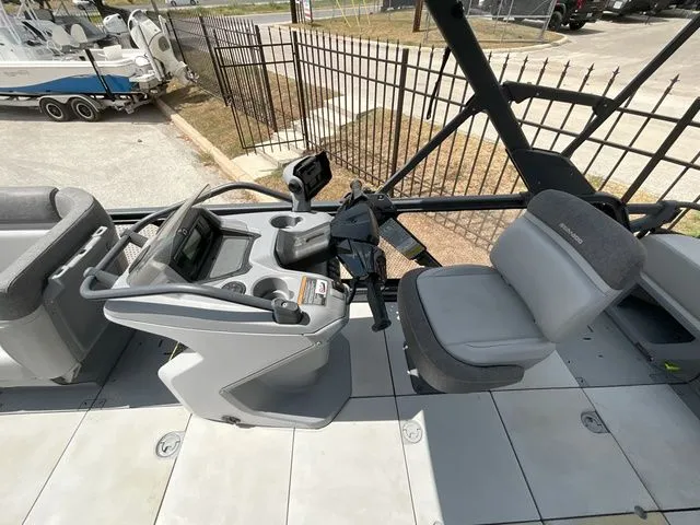 Slide: The Image of Sea-Doo SWITCH CRUISER 2023 - 4