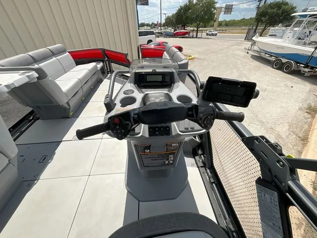 Slide: The Image of Sea-Doo SWITCH CRUISER 2023 - 5