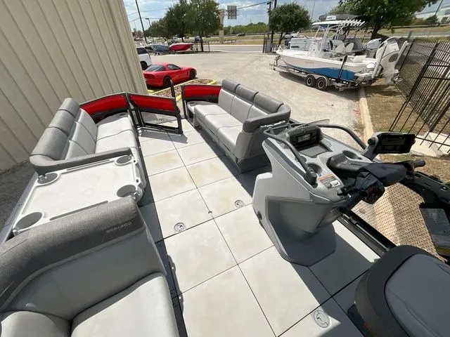 Slide: The Image of Sea-Doo SWITCH CRUISER 2023 - 7