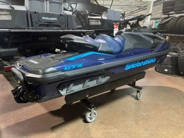 Slide: The Image of Sea-Doo GTX 170 2025 - 4