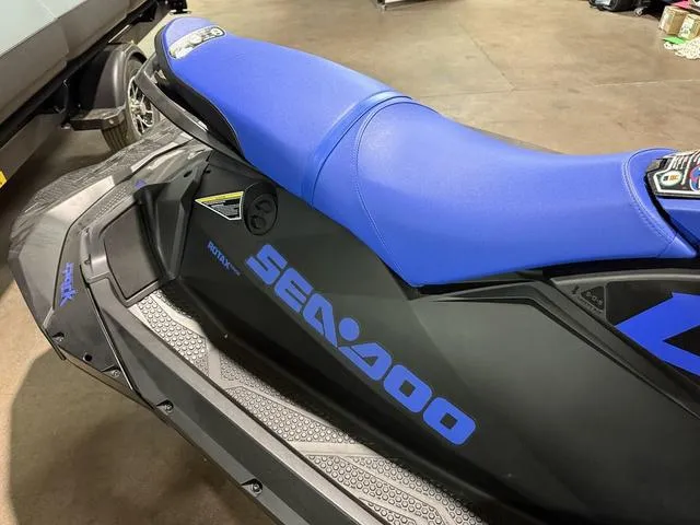 Slide: The Image of Sea-Doo Spark® Trixx™ 3-up Rotax® 900 H.O. ACE™ IBR 2022 - 5