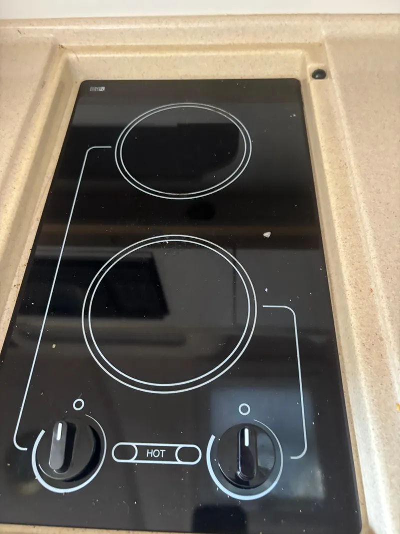 Slide: The Image of Ceramic cooktop on 2000 Sea Ray 310 Sundancer boat, featuring two burners and control knobs. - 15