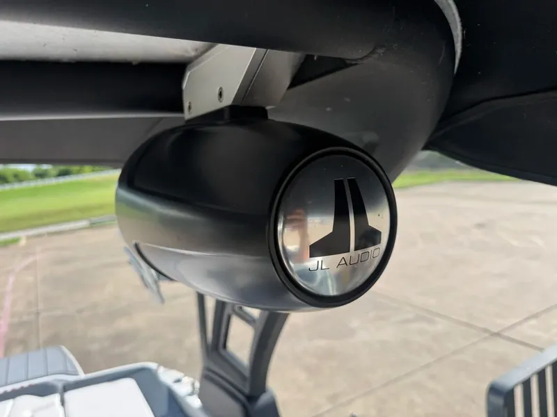 Slide: The Image of Chaparral 21 Surf 2021 - 18