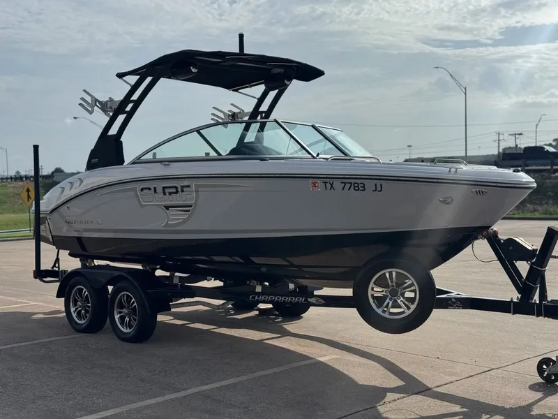 Slide: The Image of Chaparral 21 Surf 2021 - 6