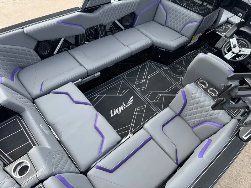 Slide: The Image of Tigé 24RZX 2024 - 11