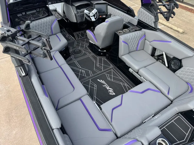 Slide: The Image of Tigé 24RZX 2024 - 12