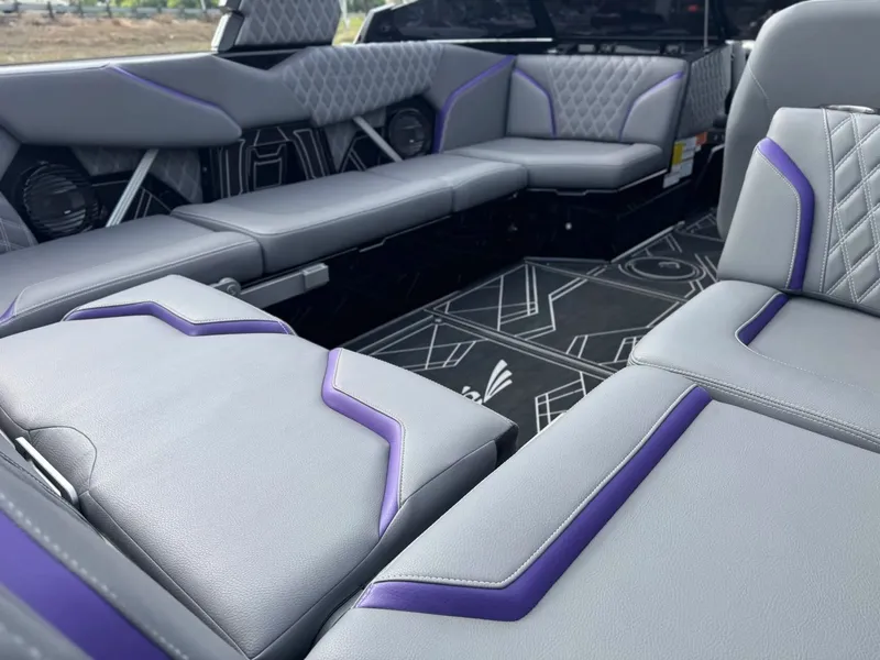 Slide: The Image of Tigé 24RZX 2024 - 13