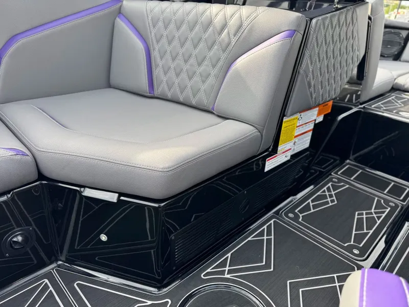 Slide: The Image of Tigé 24RZX 2024 - 17