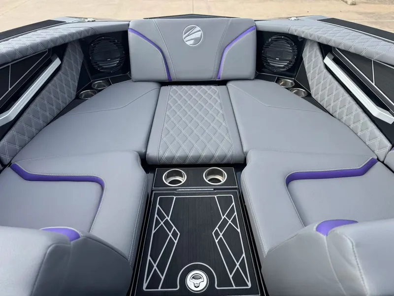 Slide: The Image of Tigé 24RZX 2024 - 18