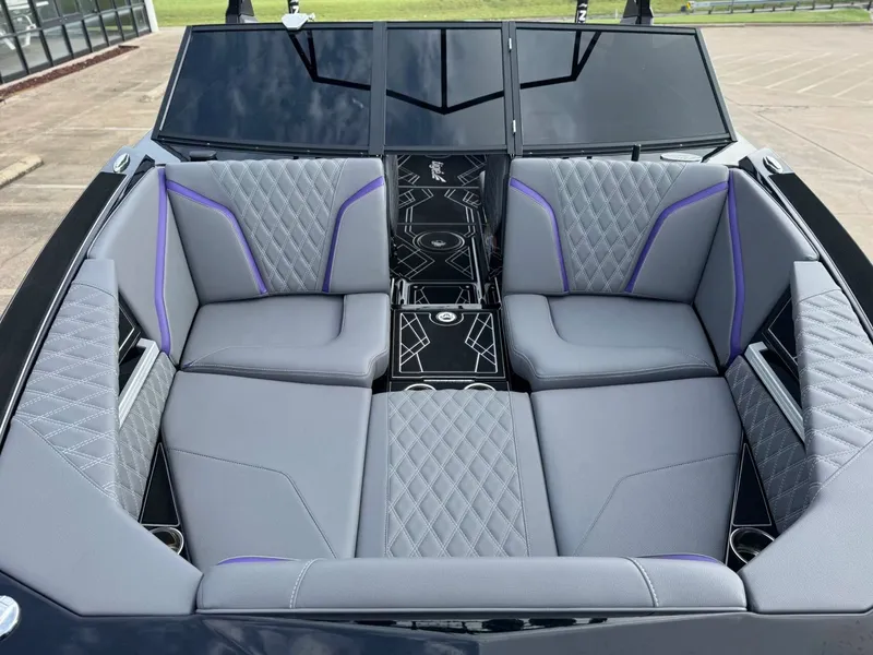 Slide: The Image of Tigé 24RZX 2024 - 19