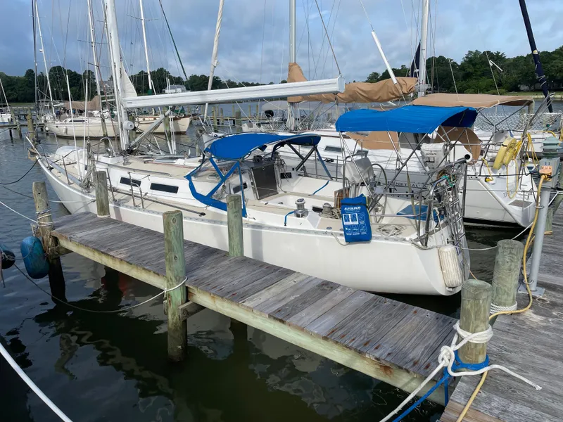 The Image of Sailboat J Boats J 40, 1994 model, docked at a marina with blue canopy. - 0