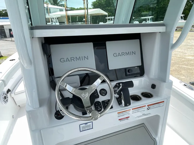 Slide: The Image of Helm of 2026 Blackfin 262 HB boat with Garmin navigation displays. - 29