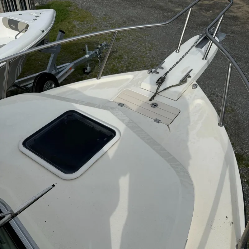 Slide: The Image of 2013 Parker 2120 SC boat deck with anchor chain and hatch. - 9