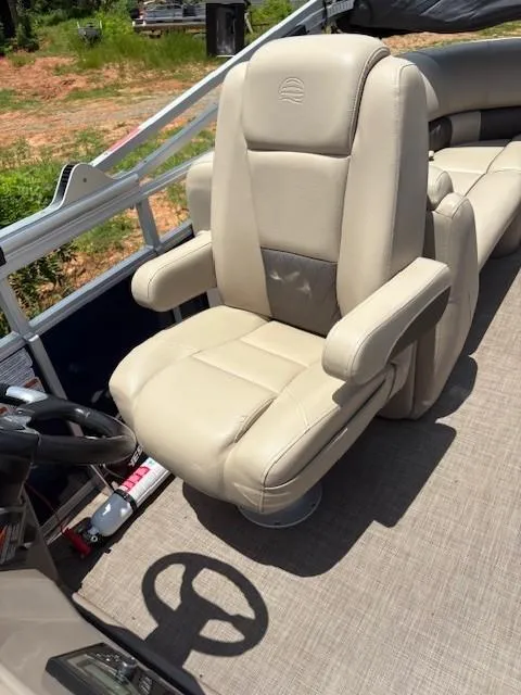 Slide: The Image of Captain's chair on 2022 Sun Tracker Party Barge 22 XP3 pontoon boat. - 12