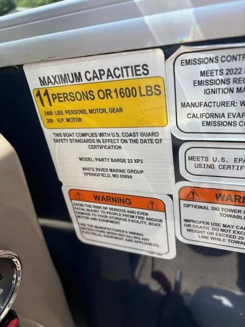 Slide: The Image of Capacity label on 2022 Sun Tracker Party Barge 22 XP3, max 11 persons or 1600 lbs. - 5