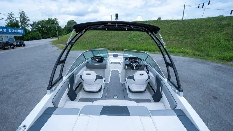 Slide: The Image of Chaparral 21 H20 2019 - 28