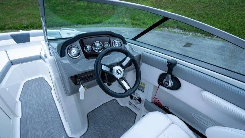 Slide: The Image of Chaparral 21 H20 2019 - 29